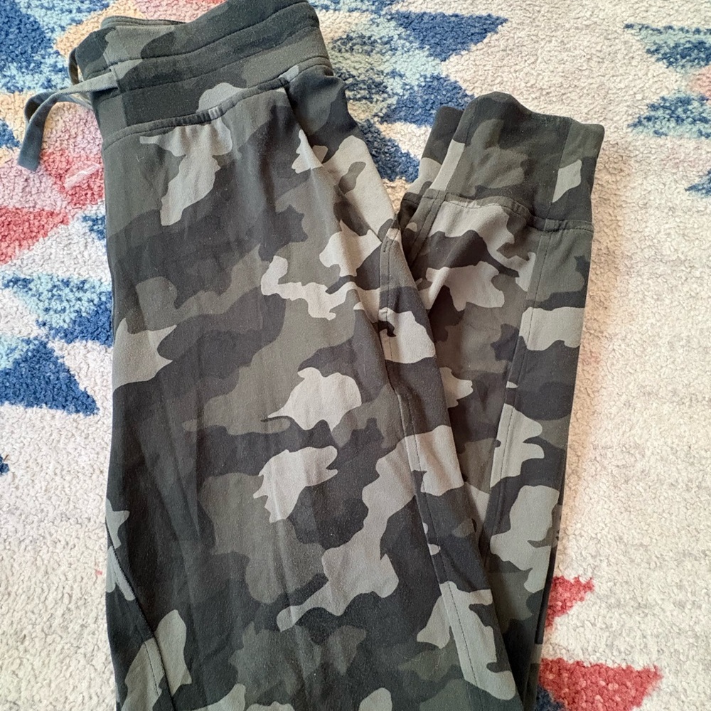 lululemon athletica Camo Leggings - Black and Gray